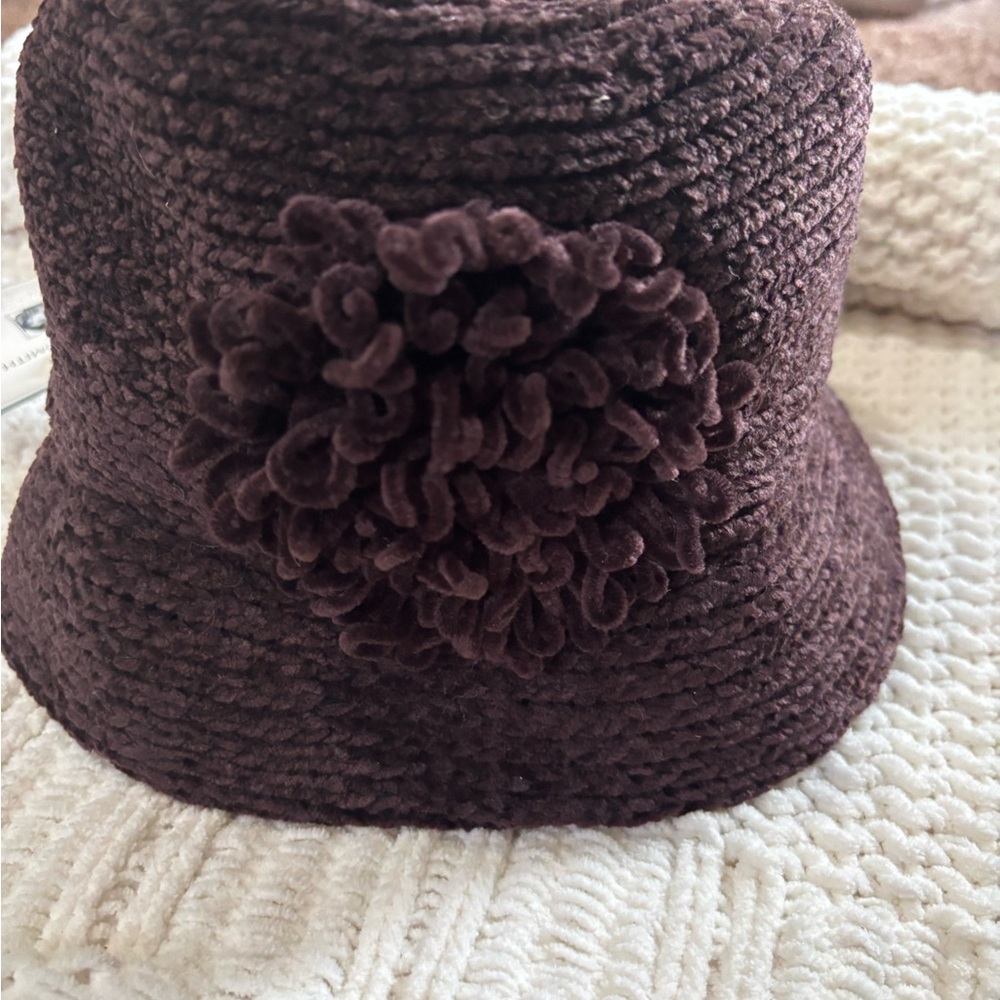 Jaclyn Smith Y2K Brown Knit Hat with Floral Accent